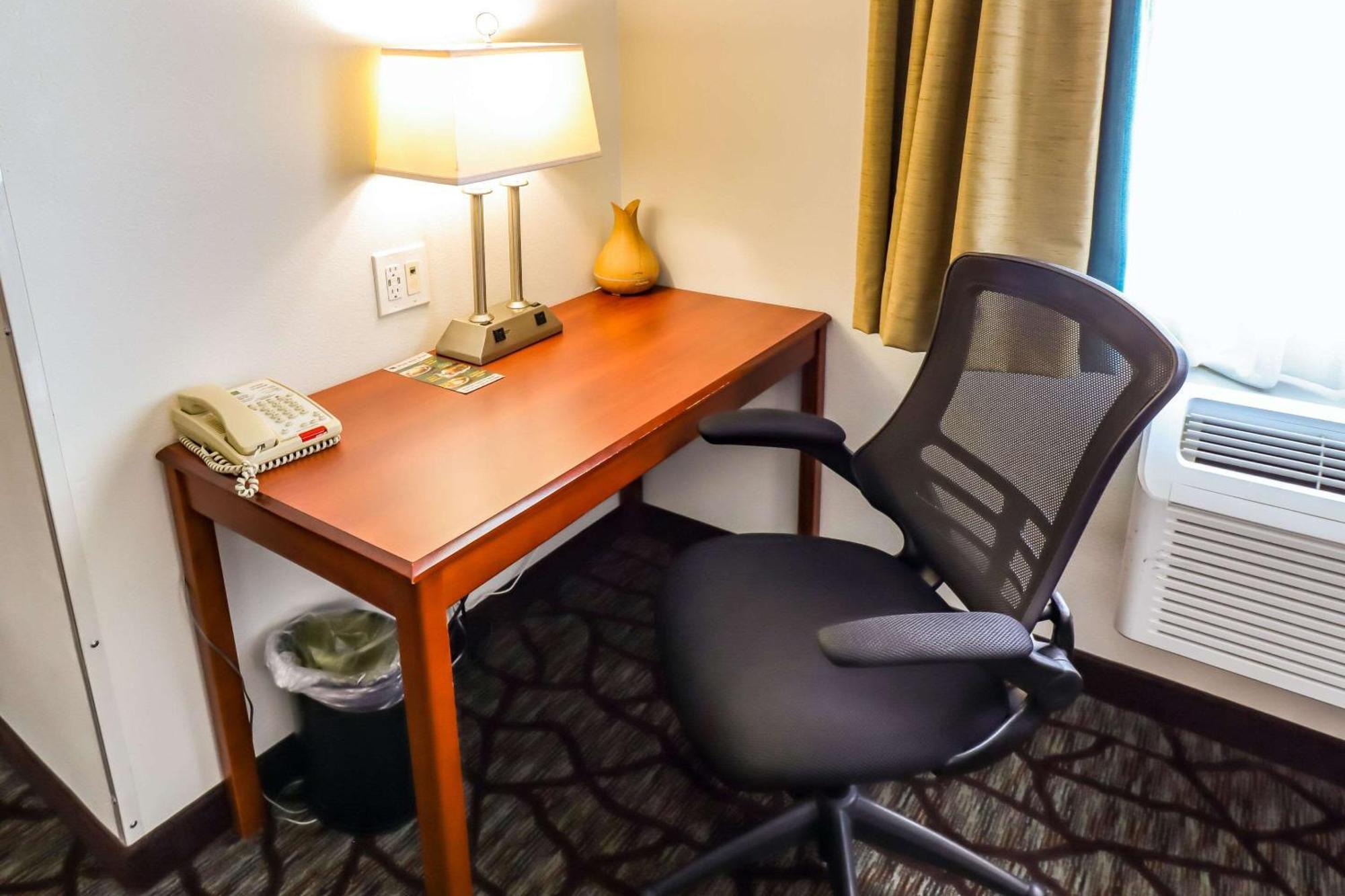 Quality Inn & Suites Sequim At Olympic National Park Exterior photo