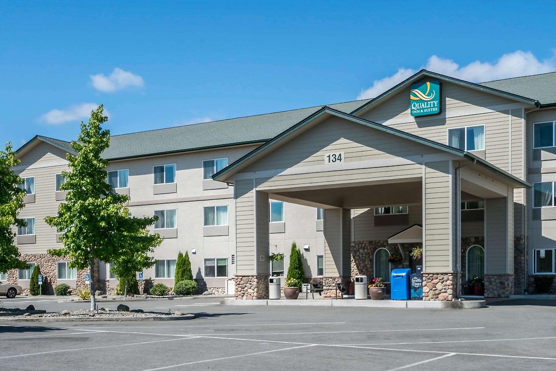 Quality Inn & Suites At Olympic National Park Sequim Exterior photo